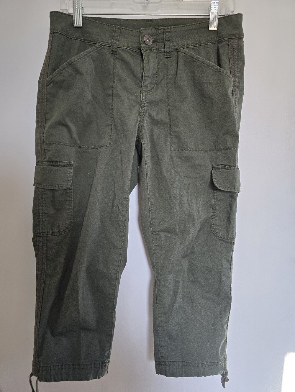 Time and Tru Olive Green Cargo Crop Pants
